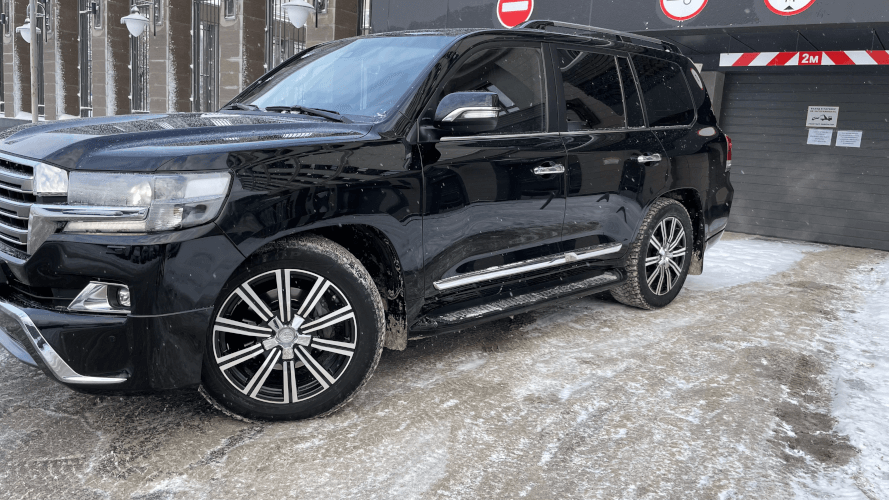 Toyota Land Cruiser 200 Elegance 2018 (фото 2)