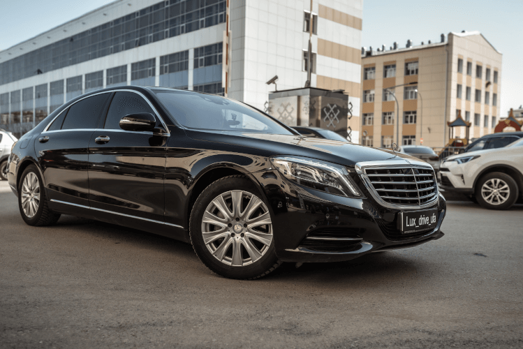 Аренда, прокат, каршеринг Mercedes-Benz S 400d в Казани  почасово с водителем