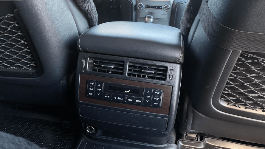 Toyota Land Cruiser 200 Luxury 2016 (фото 4)