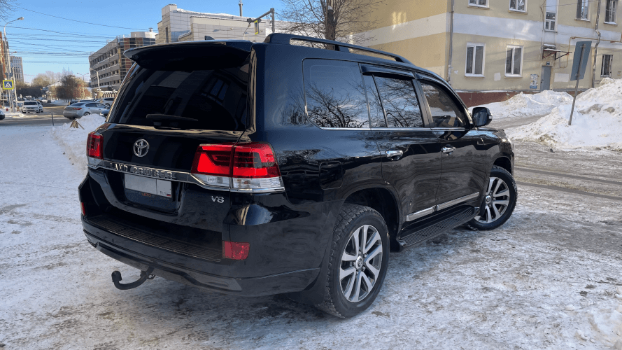 Toyota Land Cruiser 200 Luxury 2016 (фото 2)