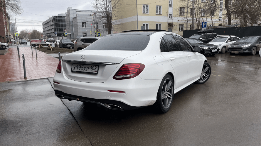 Mercedes-Benz E 200 AMG 2020 (фото 2)