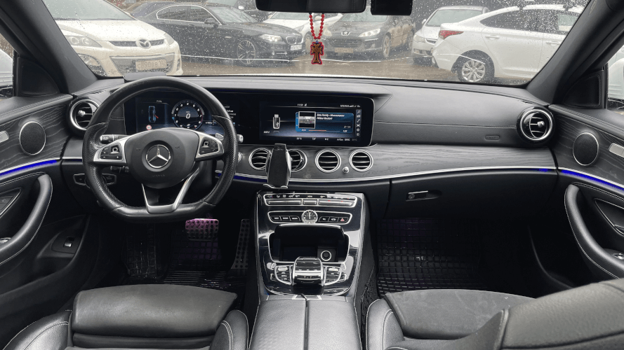 Mercedes-Benz E 200 AMG 2020 (фото 3)