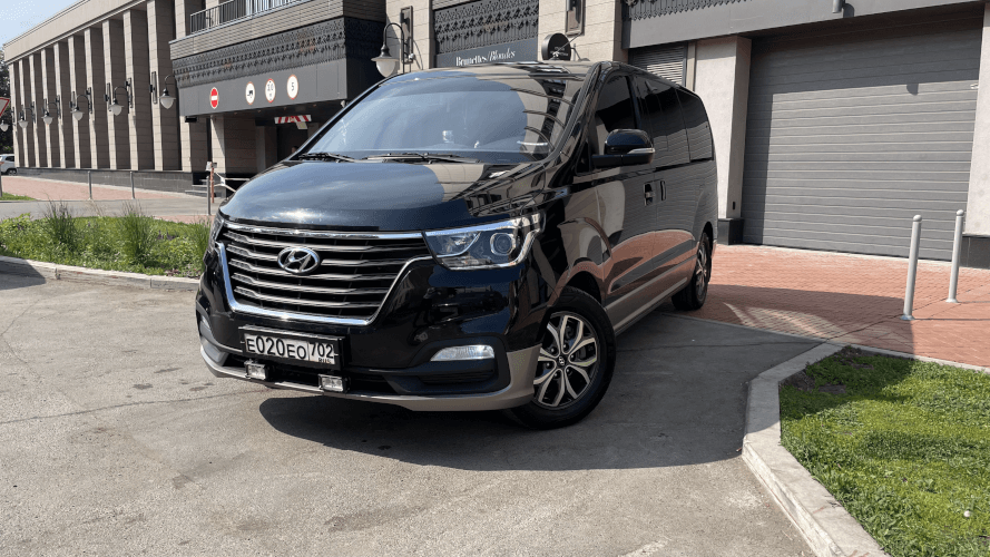 Аренда, прокат, каршеринг Hyundai H1 Business в Казани  почасово с водителем