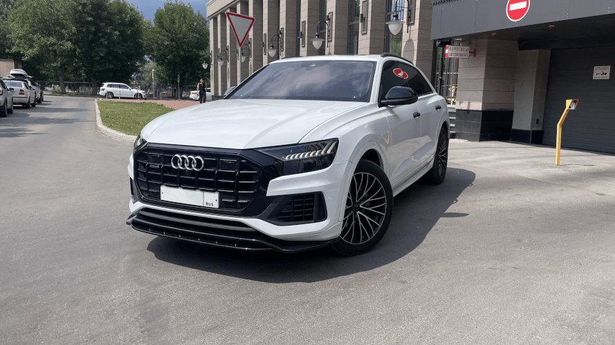 Audi Q8 Quattro 2020 (фото 1)