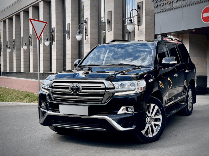 Аренда, прокат, каршеринг Toyota Land Cruiser 200  в Казани посуточно без водителя 