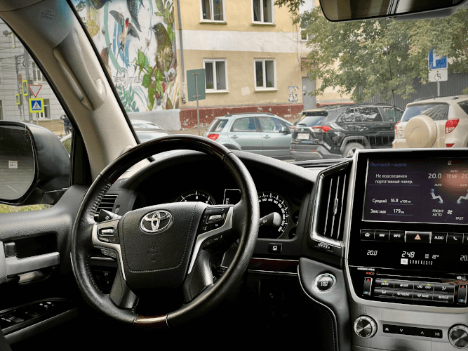 Toyota Land Cruiser 200  2018 (фото 2)