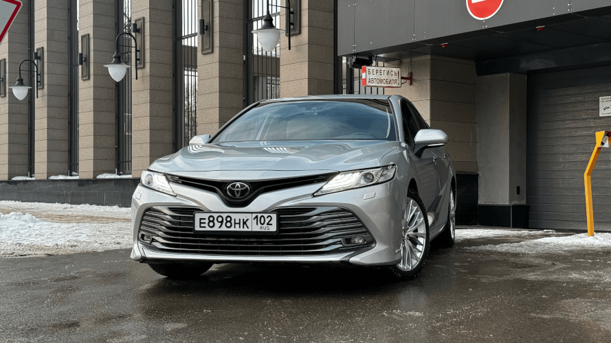 Toyota Camry 3.5л 70 кузов 2020