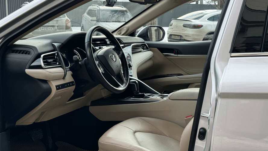 Toyota Camry 3.5л 70 кузов 2020 (фото 3)