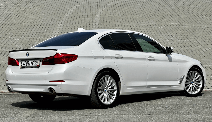 BMW 5 520i 2019 (фото 2)