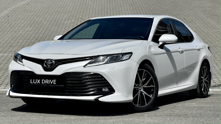 Аренда, прокат, каршеринг Toyota Camry XV70 2.5 в Казани посуточно без водителя 