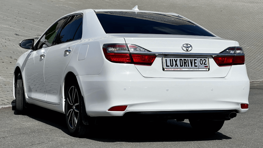 Toyota Camry 55 Elegance 2016 (фото 2)