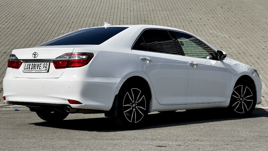 Toyota Camry 55 Elegance 2016 (фото 4)